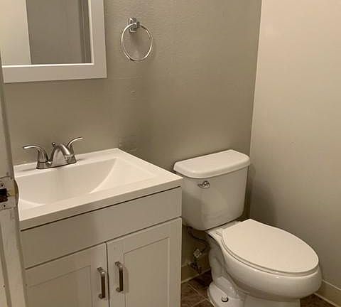 5th image of 909 W 36th St APT A