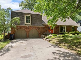 12836 Saint Andrews Dr, Kansas City, MO 64145