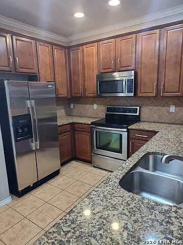 3 bed, 2.5 bath, 1369 sqft, $1,700 — Photo 2