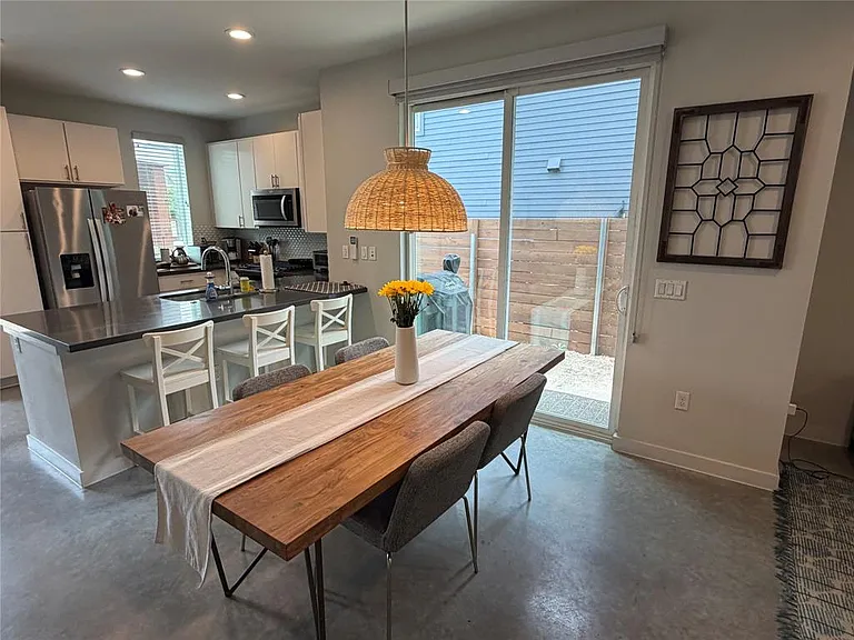 3612 Clary Way — Photo 5