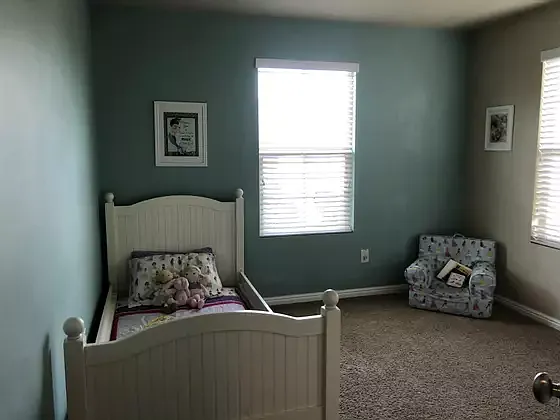 413 E Clubview Ln — Photo 8