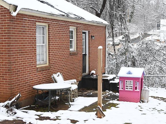 5th image of 111 Willow Ln