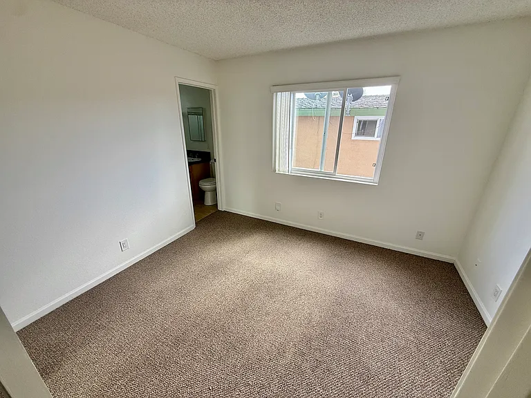 2725 Calle Del Comercio #B — Photo 17