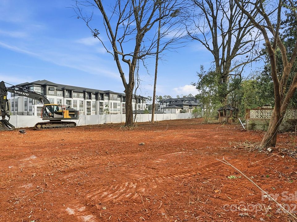 2nd image of 2520 Polly Ln