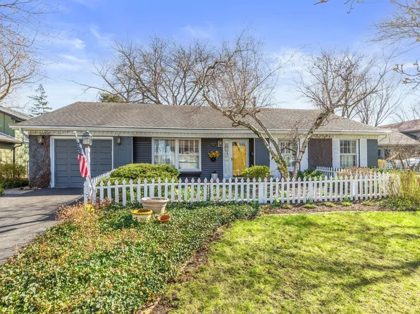 791 Surryse Rd, Lake Zurich, IL 60047
