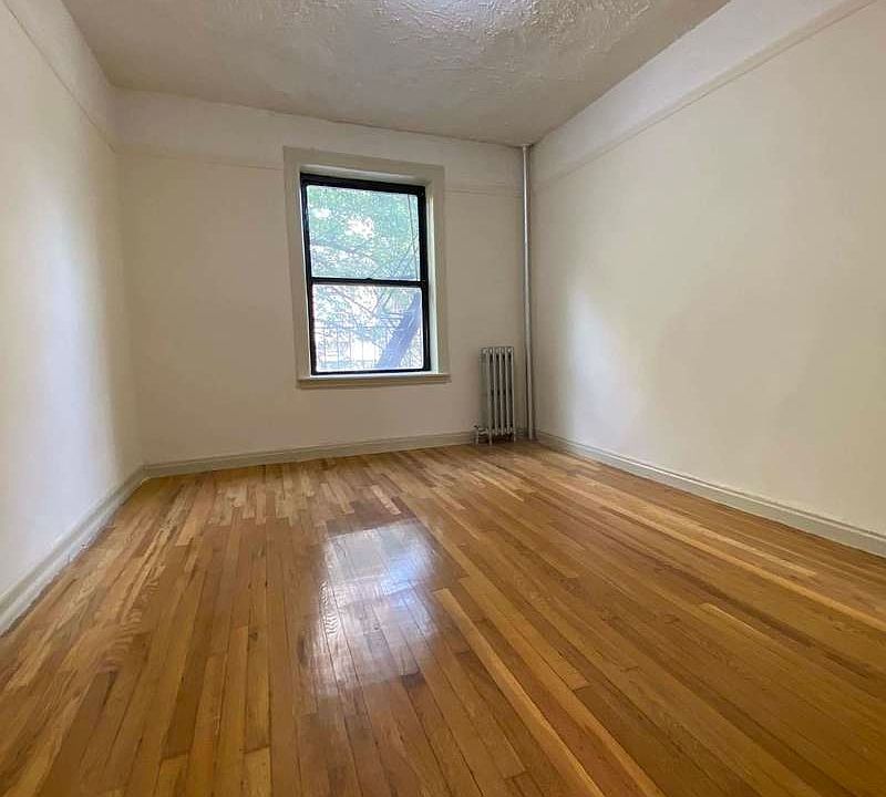 2nd image of 2301 Creston Ave APT 1E