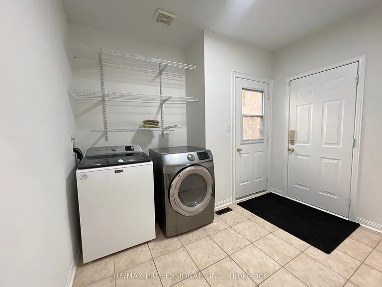 3895 Henrietta Way #MAIN — Photo 26