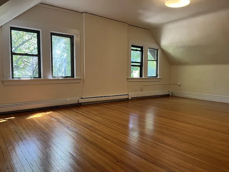 166 Gordonhurst Ave — Photo 3
