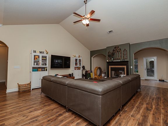 5th image of 624 Red Fern Rd