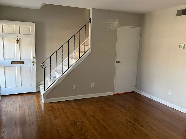 1076 Nichols Dr — Photo 3