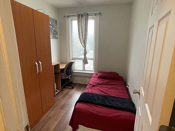 4th image of 753 Gerrard St E #2