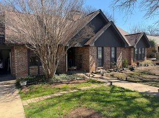 713 E Murco Dr, Mineral Wells, TX 76067