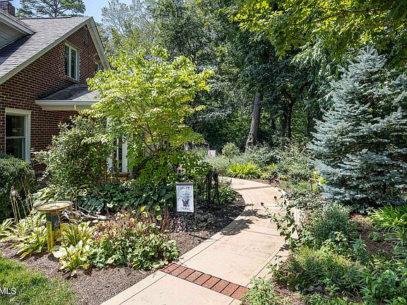 5th image of 103 Herron Dr