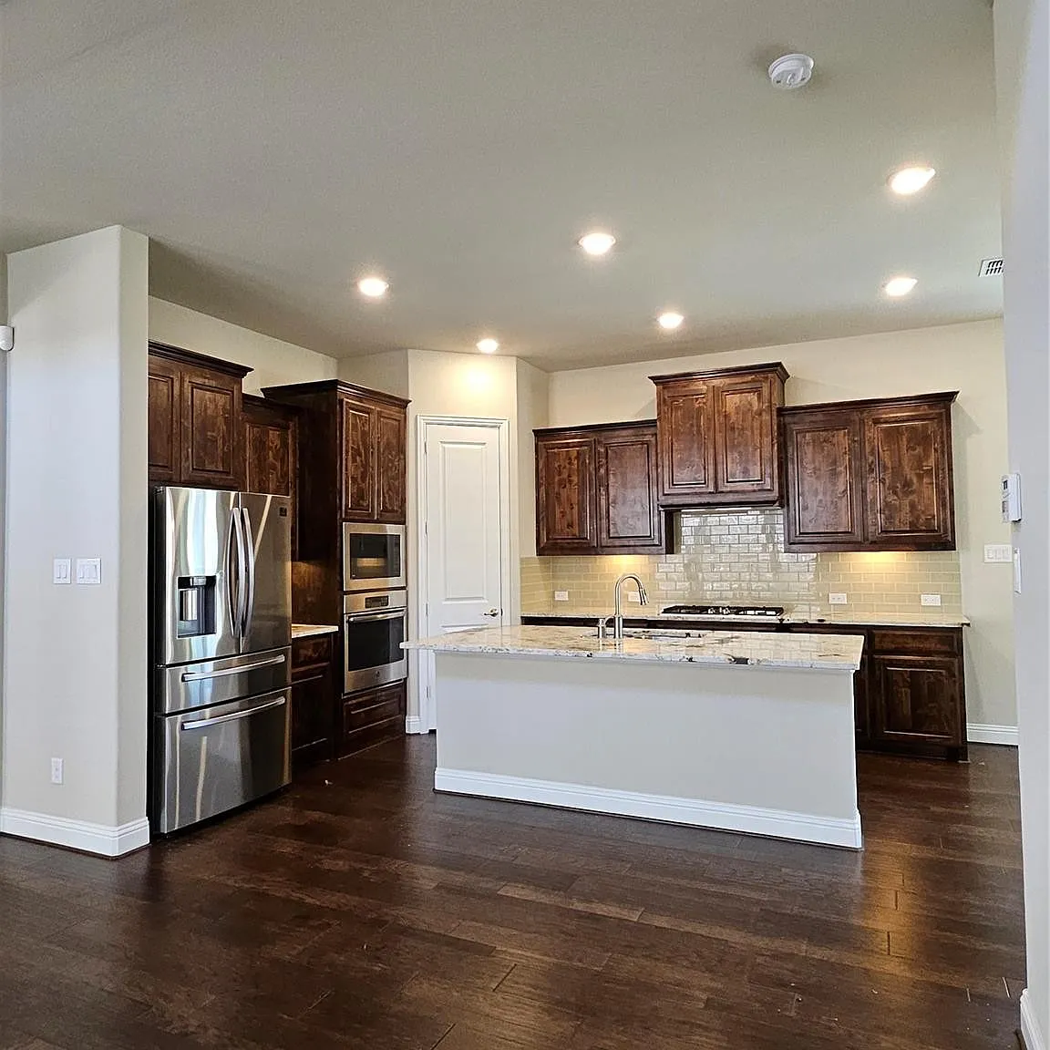 4 bed, 3.5 bath, 3277 sqft, $3,650 — Photo 4