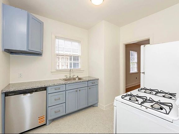 4th image of 805 Spanish Town Rd #6