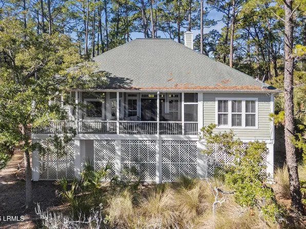 30 Lakeview Ln, Saint Helena Island, SC 29920