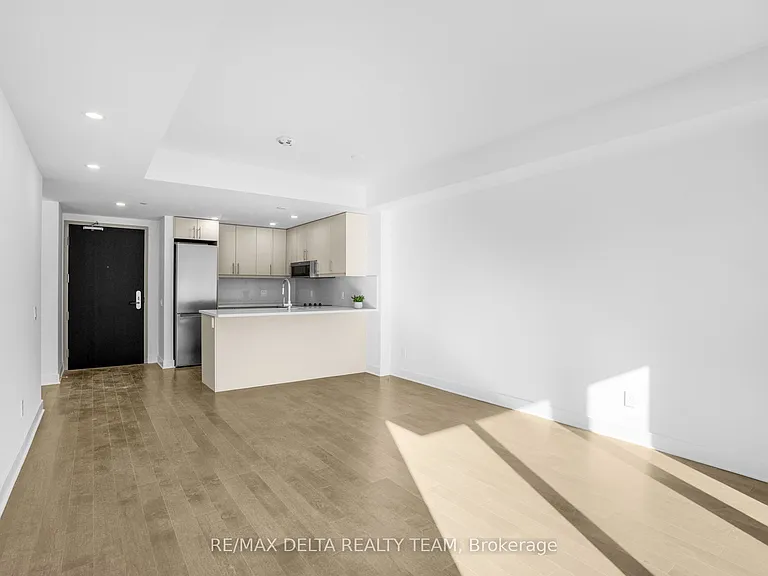 180 George St #2208 — Photo 17