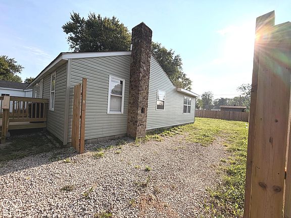 4th image of 621 Della Rd
