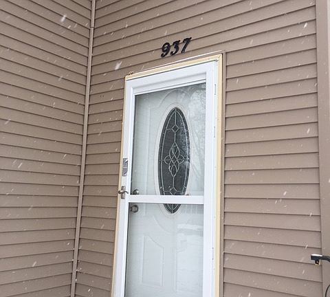 3rd image of 937 York Ave