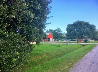 1401 Jones Rd, Highlands, TX 77562