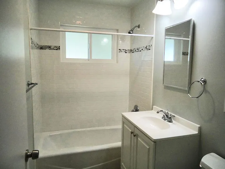 628 Grove St — Photo 3