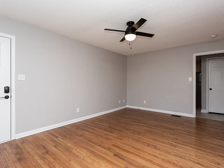 718 Holloway St #B — Photo 6