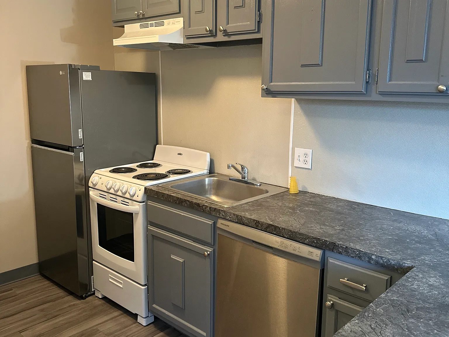 Studio, 375 sqft, $2,100 — Photo 3