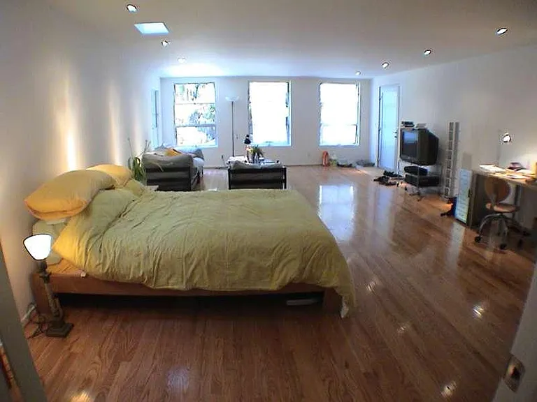 8243 Kirkwood Dr #GUEST HOUSE — Photo 25