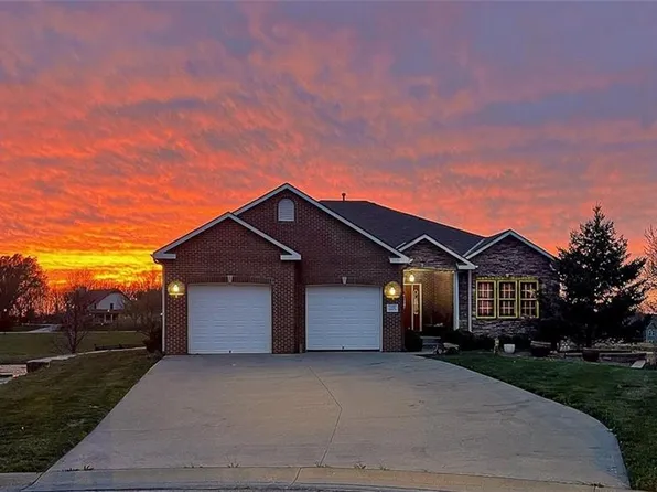 102 Lakeview Ln, Eudora, KS 66025