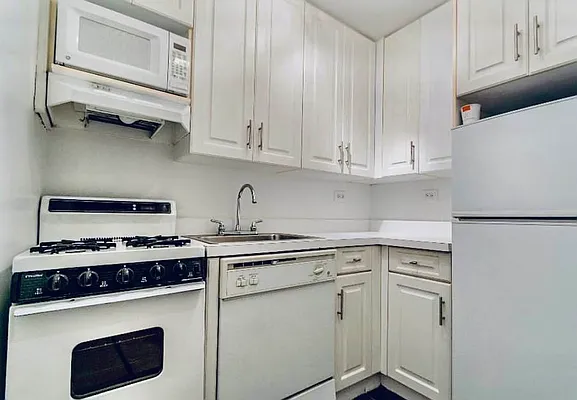 Rented by Douglas Elliman | media 5