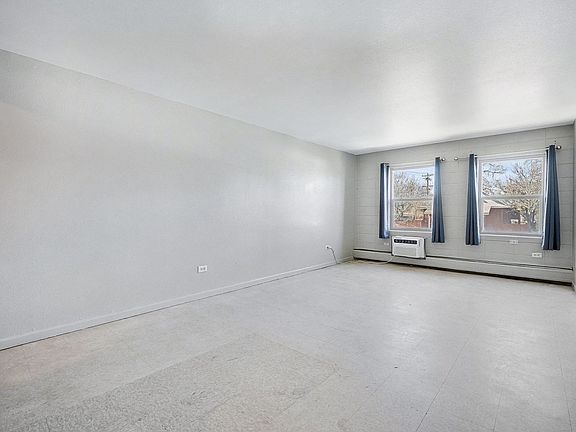 4th image of 1600 Clinton St APT 5