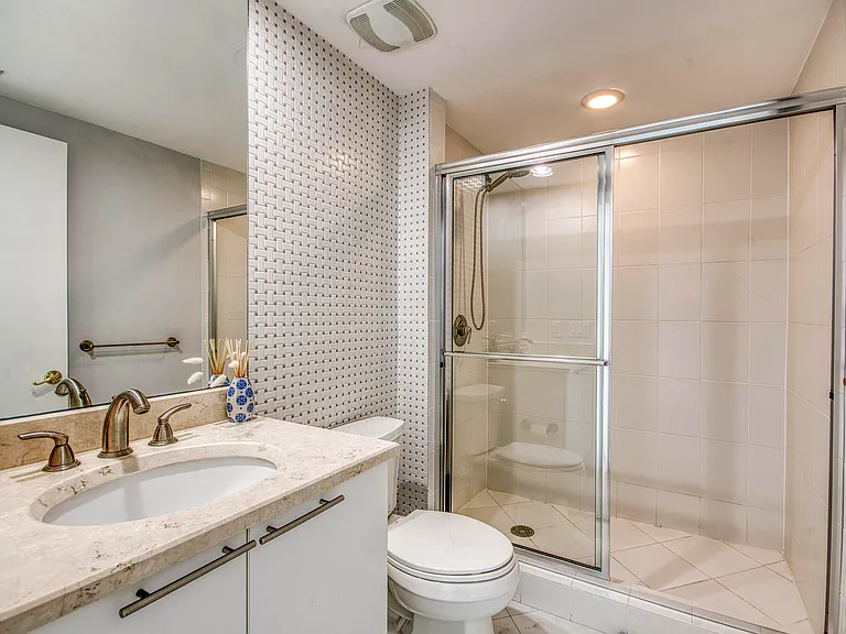 2650 Lake Shore Dr #2303 — Photo 25