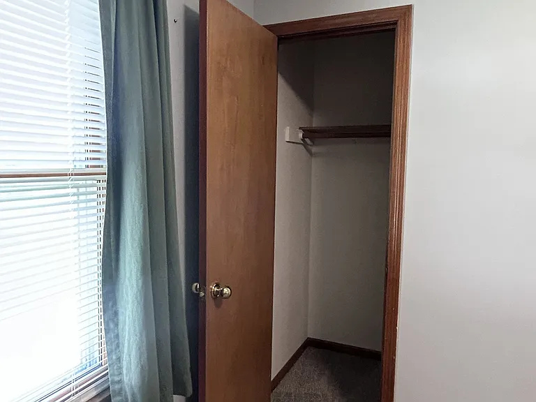 227 E Colleen Dr — Photo 9
