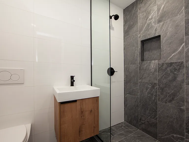 219 E 10th St #3D — Photo 6