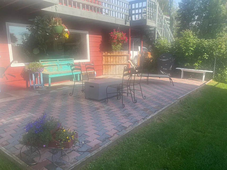 1613 W 15th Ave