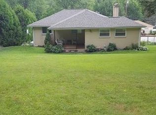 610 Penn Dr, Trafford, PA 15085