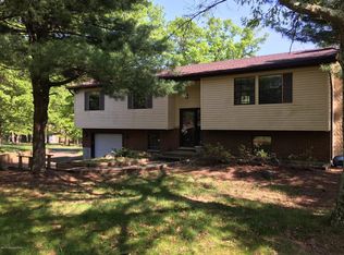 182 Gap View Cir, Bushkill, PA 18324