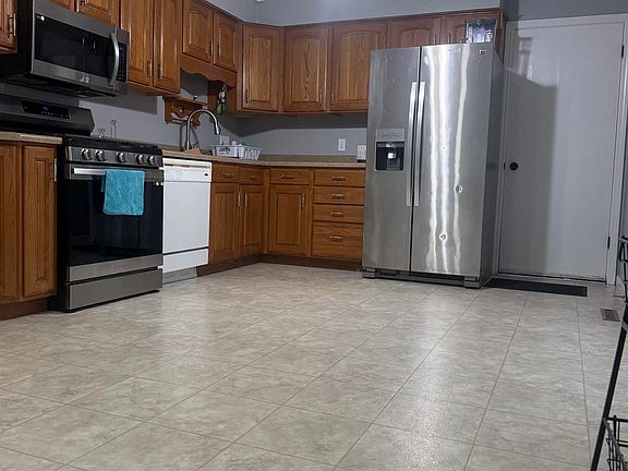 5th image of 1306 Washington St