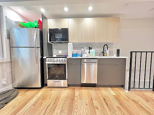 3rd image of 664 Kosciuszko St #1B