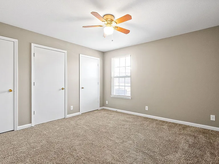 2 Bedroom Apartment For Rent Near Post! — Photo 37