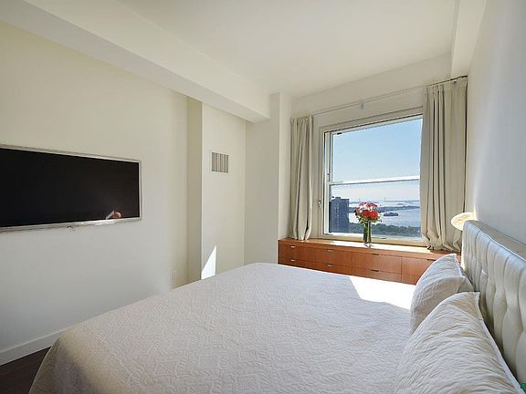 3rd image of 88 Greenwich St APT 2202