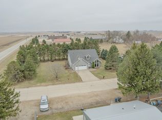 11 Lakeside Ln, Lake Park, IA 51347