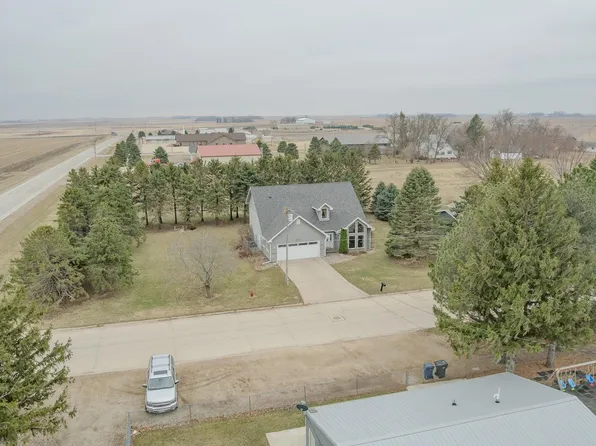 11 Lakeside Ln, Lake Park, IA 51347