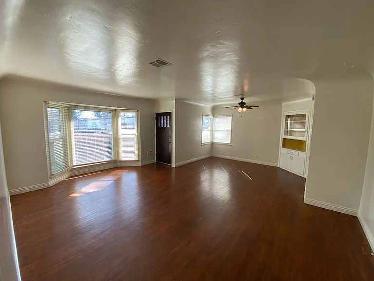 801 S Sowell St — Photo 3