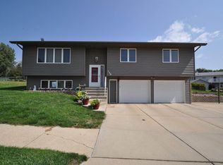 708 Lohstreter Rd NW, Mandan, ND 58554