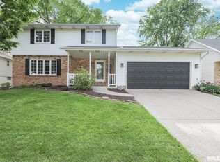 4760 Apple Valley Dr, Bettendorf, IA