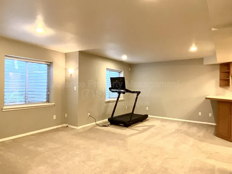 2825 Dristol Dr — Photo 33