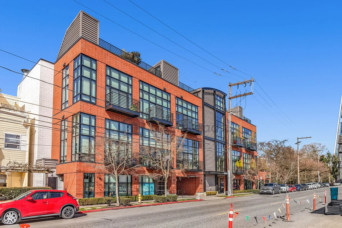 Building Photo - 2914 E Madison St #309