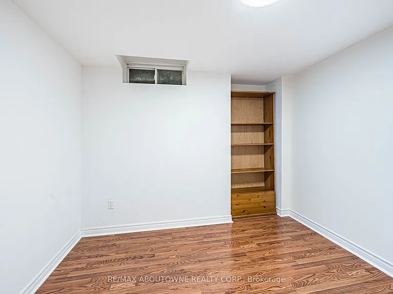 3221 Erin Centre Blvd #BASEMENT — Photo 22