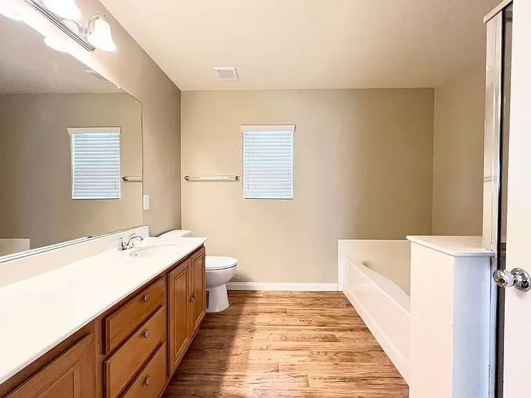 574 Redruth Dr — Photo 17